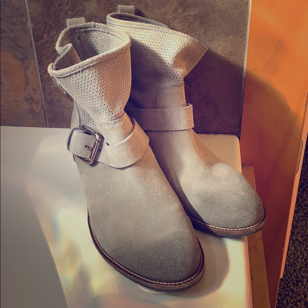 EUC Donald Pliner Grey Suede Boots 8 1/2